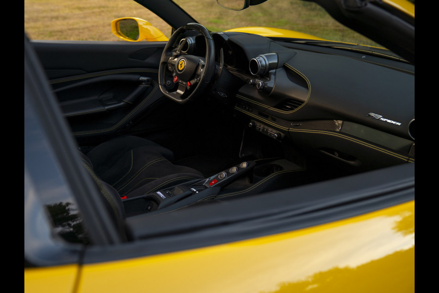 Ferrari F8 Spider 3.9 V8 HELE | Lift | JBL | Carbon interior