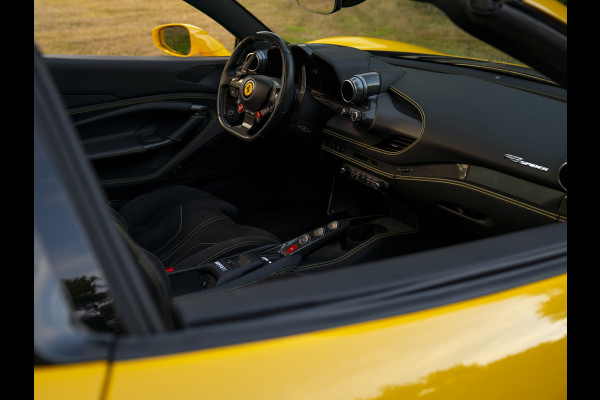 Ferrari F8 Spider 3.9 V8 HELE | Lift | JBL | Carbon interior
