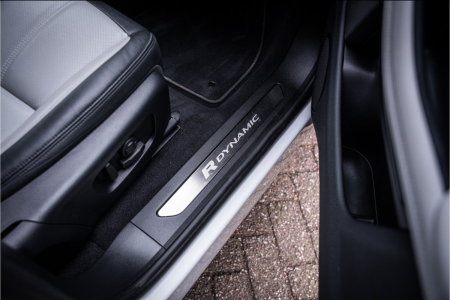 Land Rover Range Rover Evoque P300e AWD R-Dynamic SE 20inch ** Cold Climate ** Drive Pack ** Meridian