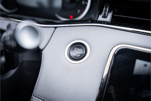 Land Rover Range Rover Evoque P300e AWD R-Dynamic SE 20inch ** Cold Climate ** Drive Pack ** Meridian