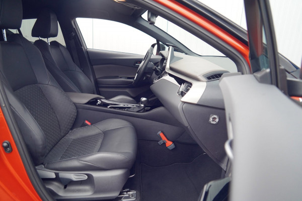 Toyota C-HR 2.0 Hybrid Launch Edition / 1e Eigenaar / 29dkm NAP / Navi / Camera / Cruise / JBL Audio
