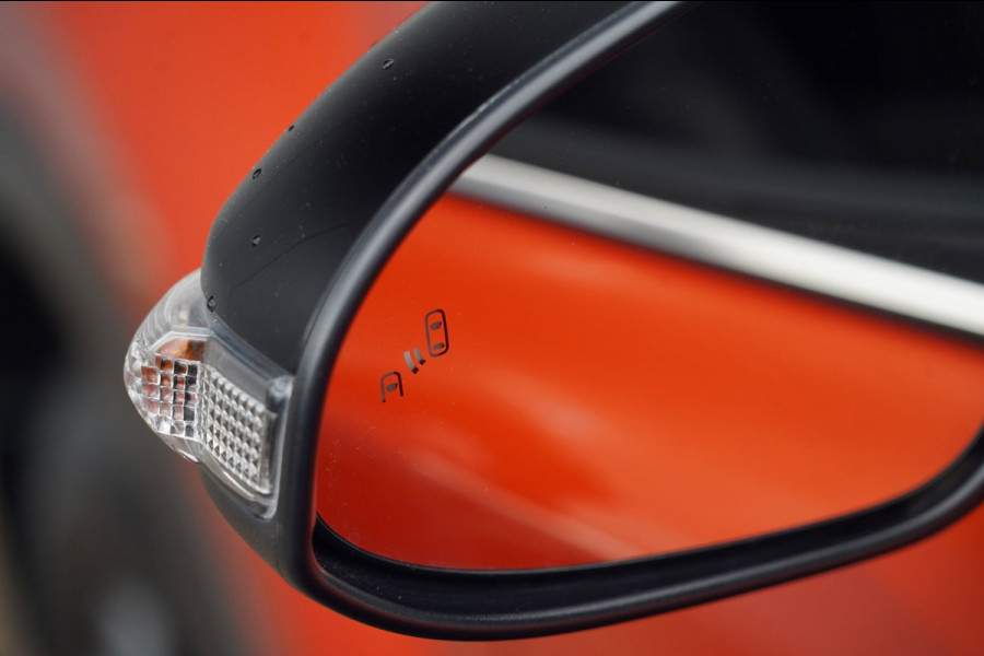 Toyota C-HR 2.0 Hybrid Launch Edition / 1e Eigenaar / 29dkm NAP / Navi / Camera / Cruise / JBL Audio