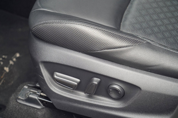 Toyota C-HR 2.0 Hybrid Launch Edition / 1e Eigenaar / 29dkm NAP / Navi / Camera / Cruise / JBL Audio