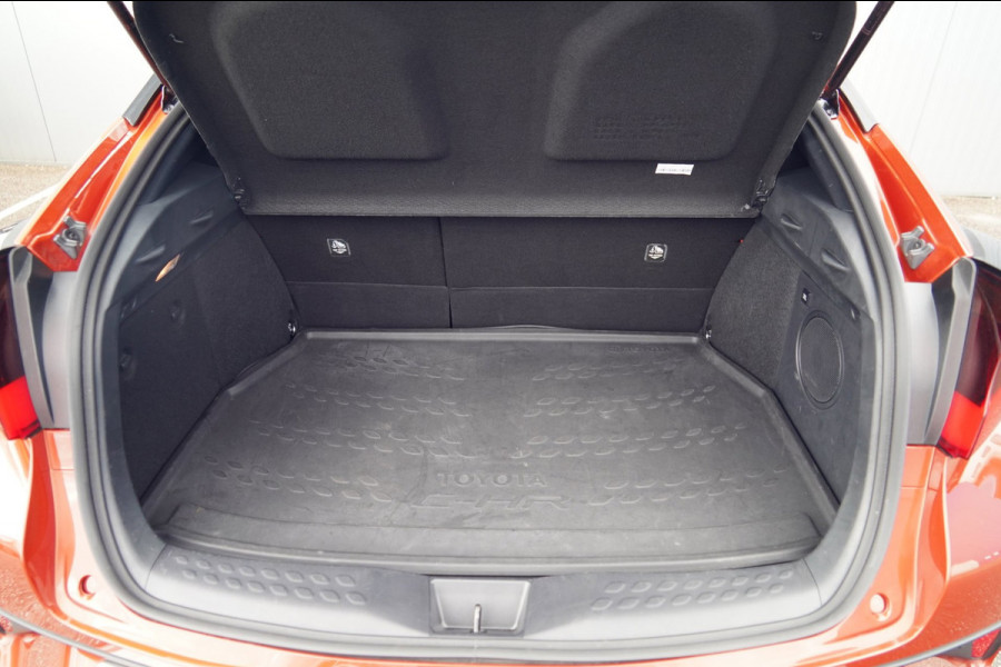 Toyota C-HR 2.0 Hybrid Launch Edition / 1e Eigenaar / 29dkm NAP / Navi / Camera / Cruise / JBL Audio