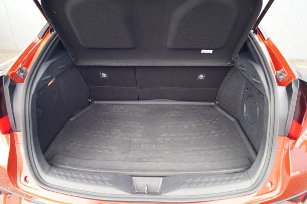 Toyota C-HR 2.0 Hybrid Launch Edition / 1e Eigenaar / 29dkm NAP / Navi / Camera / Cruise / JBL Audio