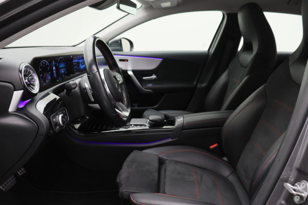 Mercedes-Benz A-Klasse 250 e Business Solution AMG Limited Widescreen, Camera, Cruise, Sfeerverlichting, LED, Apple CarPlay, 18"