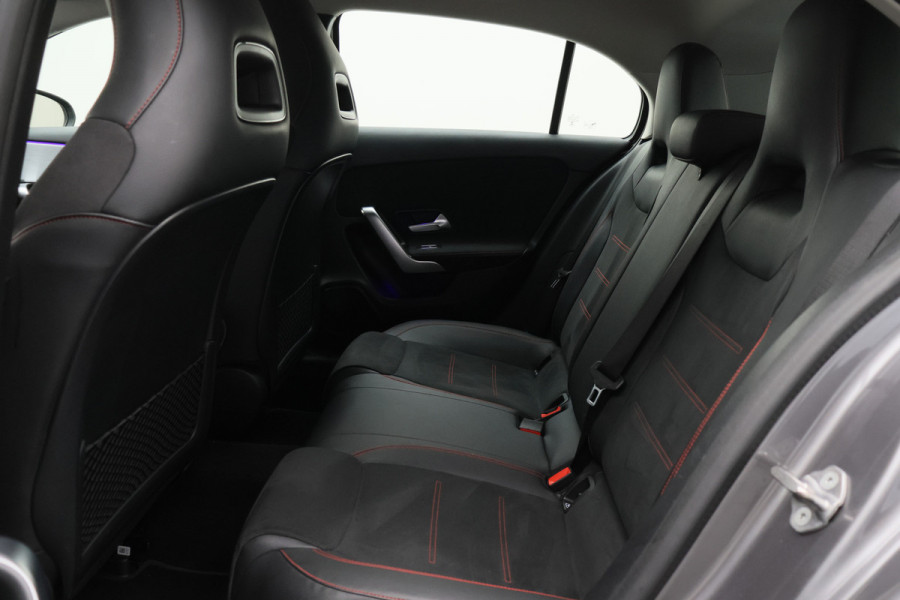 Mercedes-Benz A-Klasse 250 e Business Solution AMG Limited Widescreen, Camera, Cruise, Sfeerverlichting, LED, Apple CarPlay, 18"