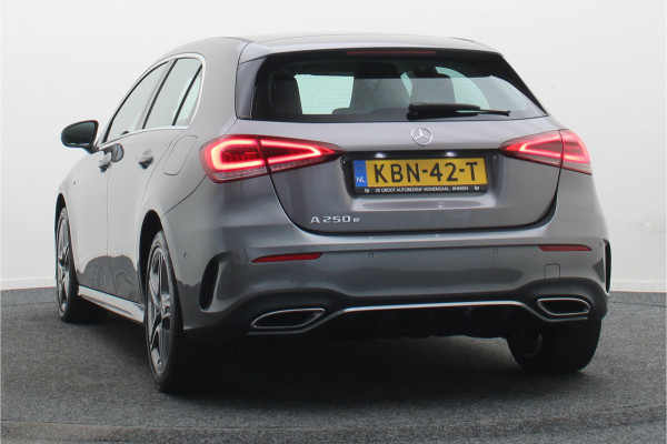 Mercedes-Benz A-Klasse 250 e Business Solution AMG Limited Widescreen, Camera, Cruise, Sfeerverlichting, LED, Apple CarPlay, 18"