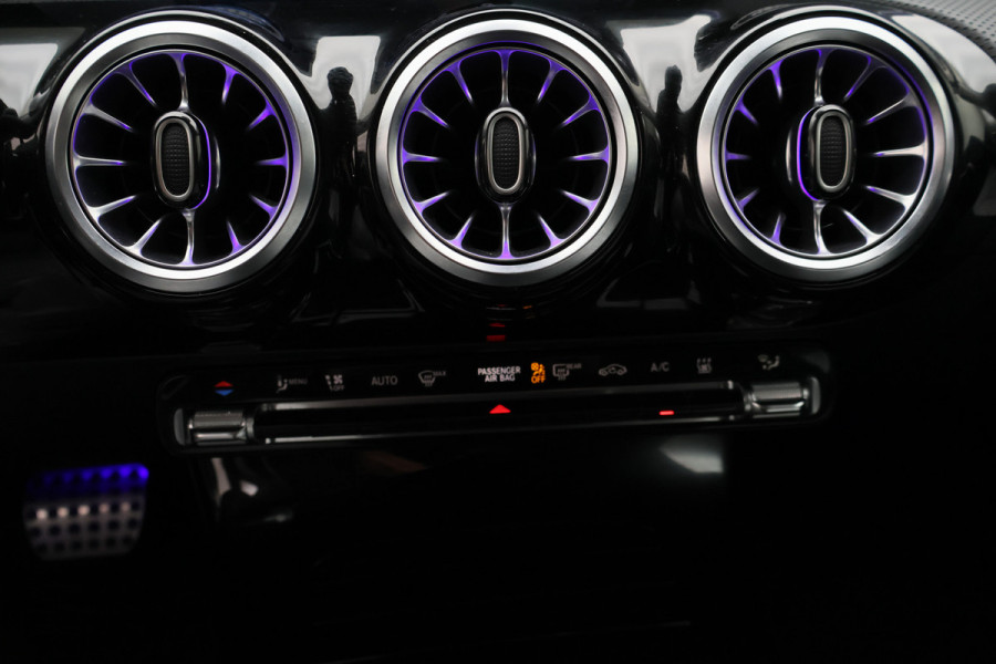 Mercedes-Benz A-Klasse 250 e Business Solution AMG Limited Widescreen, Camera, Cruise, Sfeerverlichting, LED, Apple CarPlay, 18"