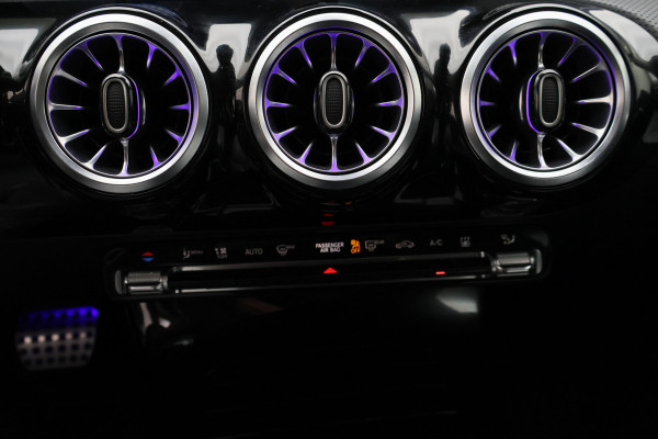 Mercedes-Benz A-Klasse 250 e Business Solution AMG Limited Widescreen, Camera, Cruise, Sfeerverlichting, LED, Apple CarPlay, 18"