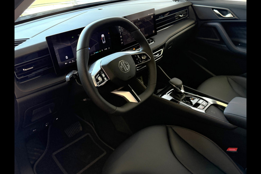 MG MG HS PHEV 1.5 TGDI LUXURY PHEV PLUG-IN HYBRIDE | LEER | 272PK NIEUWE AUTO | >1.000 KM TOTAAL BEREIK | 360° CAMERA | ELEKTRISCHE ACHTERKLEP