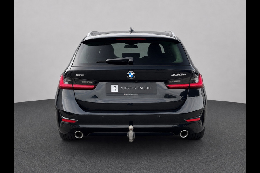 BMW 3 Serie Touring 330e xDrive | Laser | Trekhaak | Head Up | 360 | Sfeerverlichting | Dodehoek | 1e eigenaar