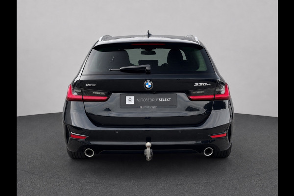 BMW 3 Serie Touring 330e xDrive | Laser | Trekhaak | Head Up | 360 | Sfeerverlichting | Dodehoek | 1e eigenaar