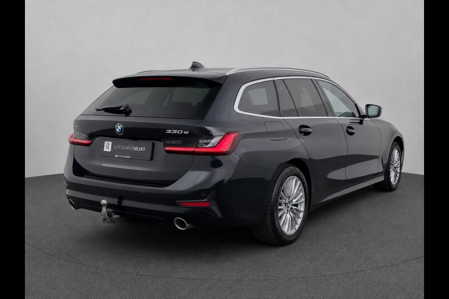 BMW 3 Serie Touring 330e xDrive | Laser | Trekhaak | Head Up | 360 | Sfeerverlichting | Dodehoek | 1e eigenaar