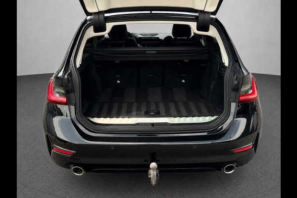BMW 3 Serie Touring 330e xDrive | Laser | Trekhaak | Head Up | 360 | Sfeerverlichting | Dodehoek | 1e eigenaar