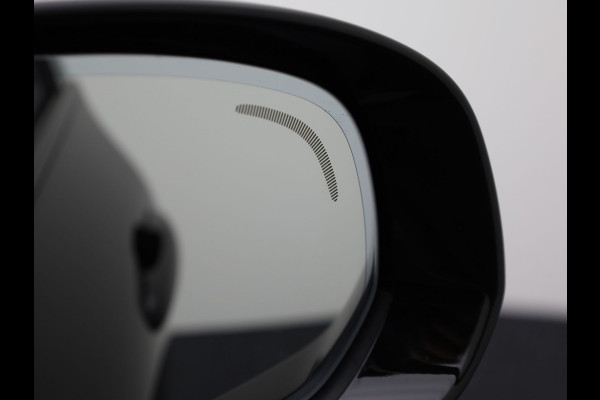 Volvo XC60 2.0 T6 Plug-in hybrid AWD Plus Dark | Trekhaak | Panodak | Dode Hoek | 360 Camera | Harman Kardon | Head Up | Elek. Klep | Prijs Rijklaar !!