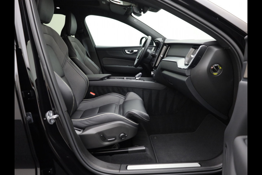 Volvo XC60 2.0 T6 Plug-in hybrid AWD Plus Dark | Trekhaak | Panodak | Dode Hoek | 360 Camera | Harman Kardon | Head Up | Elek. Klep | Prijs Rijklaar !!
