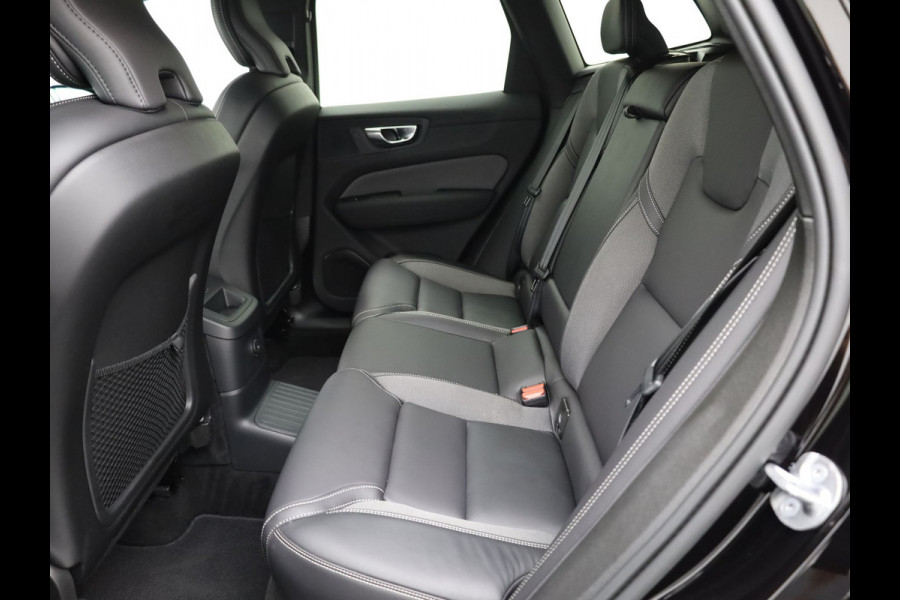 Volvo XC60 2.0 T6 Plug-in hybrid AWD Plus Dark | Trekhaak | Panodak | Dode Hoek | 360 Camera | Harman Kardon | Head Up | Elek. Klep | Prijs Rijklaar !!