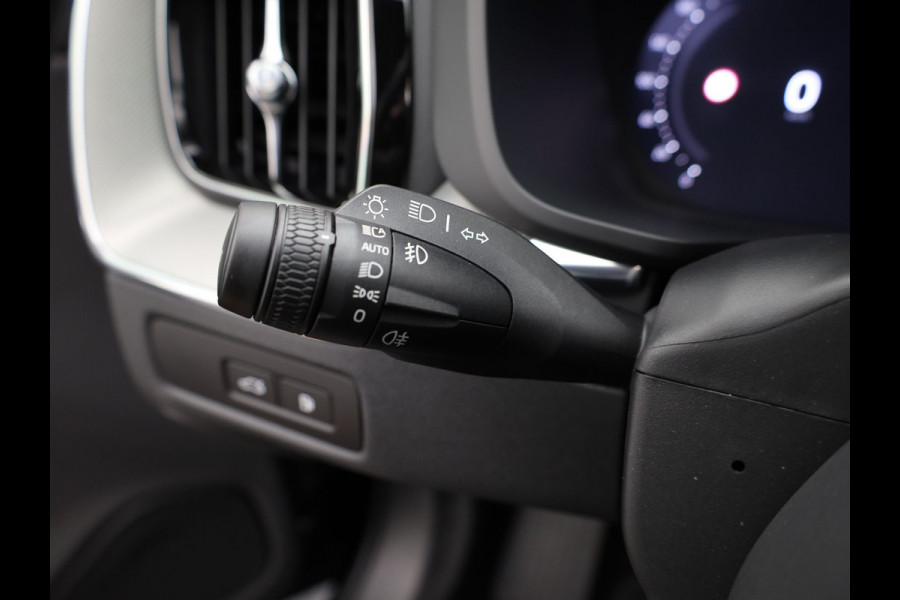 Volvo XC60 2.0 T6 Plug-in hybrid AWD Plus Dark | Trekhaak | Panodak | Dode Hoek | 360 Camera | Harman Kardon | Head Up | Elek. Klep | Prijs Rijklaar !!