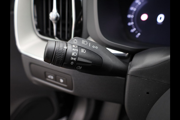 Volvo XC60 2.0 T6 Plug-in hybrid AWD Plus Dark | Trekhaak | Panodak | Dode Hoek | 360 Camera | Harman Kardon | Head Up | Elek. Klep | Prijs Rijklaar !!