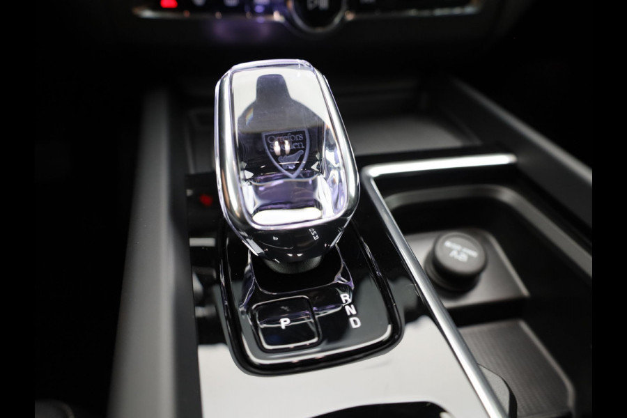 Volvo XC60 2.0 T6 Plug-in hybrid AWD Plus Dark | Trekhaak | Panodak | Dode Hoek | 360 Camera | Harman Kardon | Head Up | Elek. Klep | Prijs Rijklaar !!