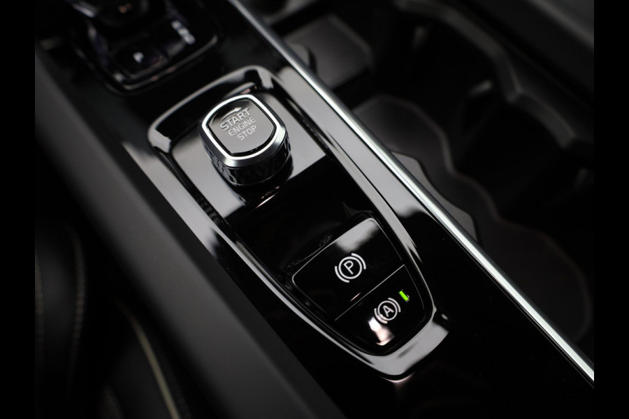 Volvo XC60 2.0 T6 Plug-in hybrid AWD Plus Dark | Trekhaak | Panodak | Dode Hoek | 360 Camera | Harman Kardon | Head Up | Elek. Klep | Prijs Rijklaar !!