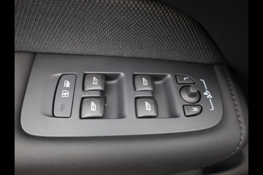 Volvo XC60 2.0 T6 Plug-in hybrid AWD Plus Dark | Trekhaak | Panodak | Dode Hoek | 360 Camera | Harman Kardon | Head Up | Elek. Klep | Prijs Rijklaar !!