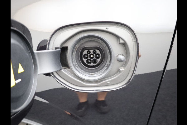 Volvo XC60 2.0 T6 Plug-in hybrid AWD Plus Dark | Trekhaak | Panodak | Dode Hoek | 360 Camera | Harman Kardon | Head Up | Elek. Klep | Prijs Rijklaar !!