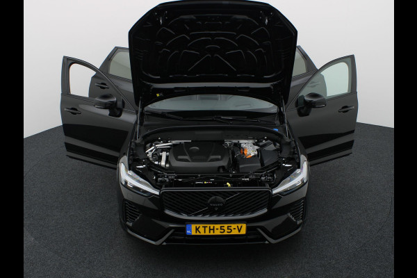 Volvo XC60 2.0 T6 Plug-in hybrid AWD Plus Dark | Trekhaak | Panodak | Dode Hoek | 360 Camera | Harman Kardon | Head Up | Elek. Klep | Prijs Rijklaar !!