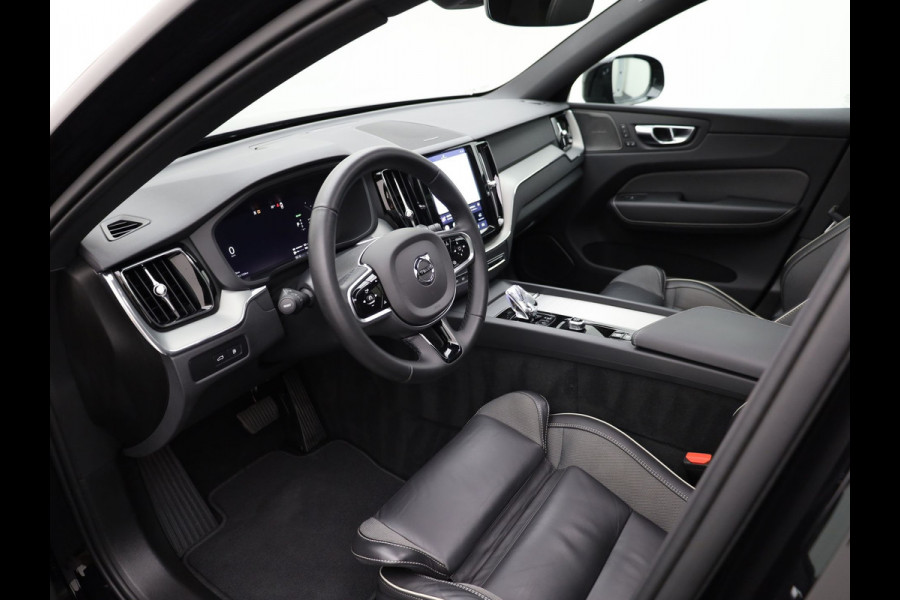 Volvo XC60 2.0 T6 Plug-in hybrid AWD Plus Dark | Panodak | Trekhaak | Elk. A-klep | Apple Carplay / Adroid | Memory Seats | Harman Kardon | Prijs Rijklaar !!