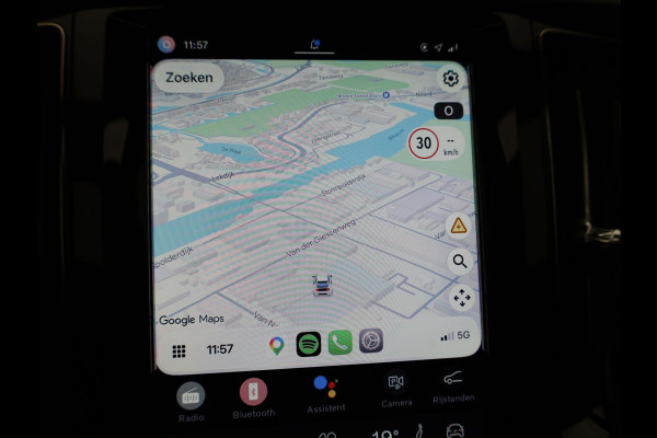 Volvo XC60 2.0 T6 Plug-in hybrid AWD Plus Dark | Panodak | Trekhaak | Elk. A-klep | Apple Carplay / Adroid | Memory Seats | Harman Kardon | Prijs Rijklaar !!
