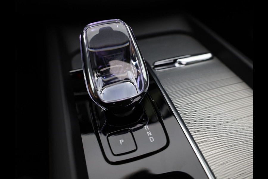 Volvo XC60 2.0 T6 Plug-in hybrid AWD Plus Dark | Panodak | Trekhaak | Elk. A-klep | Apple Carplay / Adroid | Memory Seats | Harman Kardon | Prijs Rijklaar !!