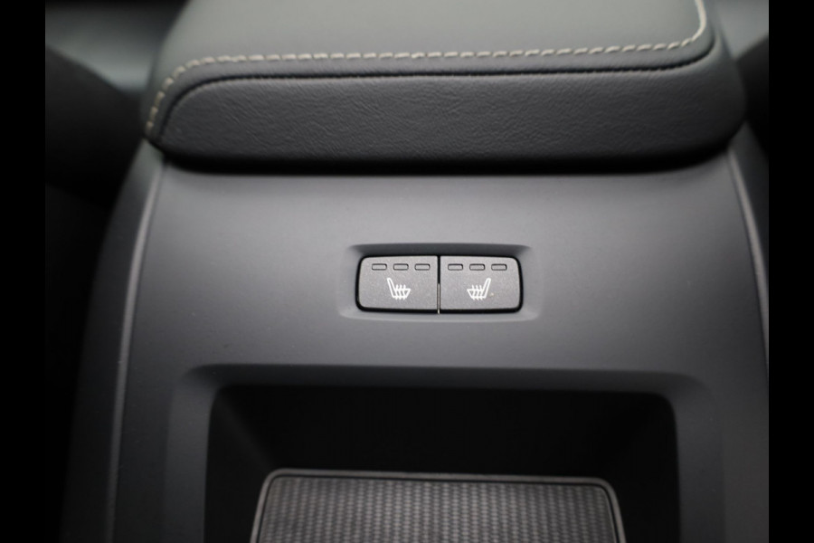 Volvo XC60 2.0 T6 Plug-in hybrid AWD Plus Dark | Panodak | Trekhaak | Elk. A-klep | Apple Carplay / Adroid | Memory Seats | Harman Kardon | Prijs Rijklaar !!