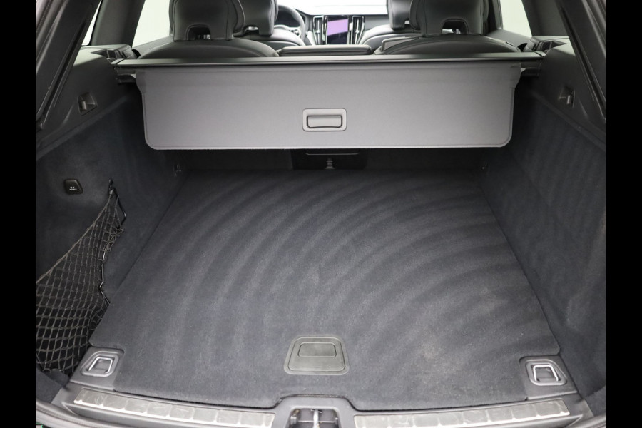 Volvo XC60 2.0 T6 Plug-in hybrid AWD Plus Dark | Panodak | Trekhaak | Elk. A-klep | Apple Carplay / Adroid | Memory Seats | Harman Kardon | Prijs Rijklaar !!