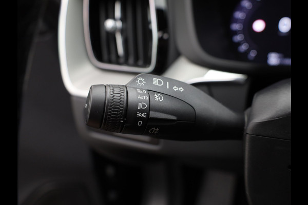 Volvo XC60 2.0 T6 Plug-in hybrid AWD Plus Dark | Panodak | Trekhaak | Elk. A-klep | Apple Carplay / Adroid | Memory Seats | Harman Kardon | Prijs Rijklaar !!