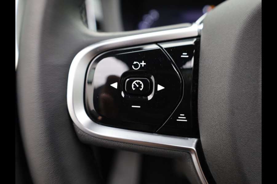 Volvo XC60 2.0 T6 Plug-in hybrid AWD Plus Dark | Panodak | Trekhaak | Elk. A-klep | Apple Carplay / Adroid | Memory Seats | Harman Kardon | Prijs Rijklaar !!