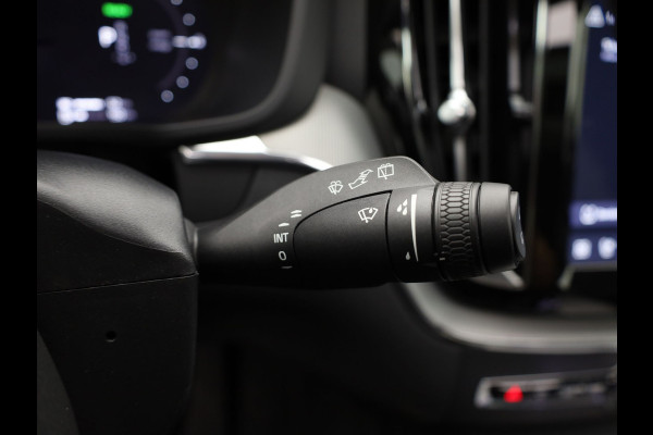 Volvo XC60 2.0 T6 Plug-in hybrid AWD Plus Dark | Panodak | Trekhaak | Elk. A-klep | Apple Carplay / Adroid | Memory Seats | Harman Kardon | Prijs Rijklaar !!