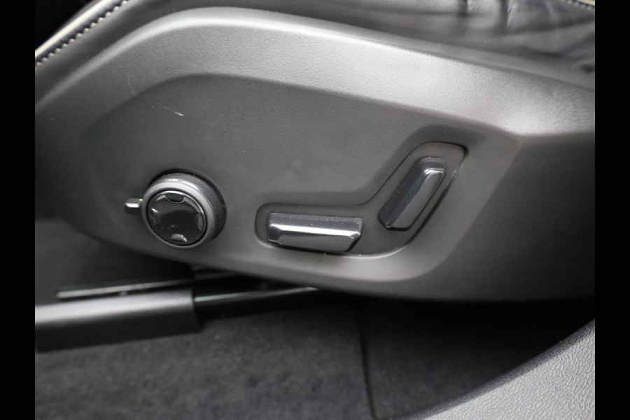 Volvo XC60 2.0 T6 Plug-in hybrid AWD Plus Dark | Panodak | Trekhaak | Elk. A-klep | Apple Carplay / Adroid | Memory Seats | Harman Kardon | Prijs Rijklaar !!