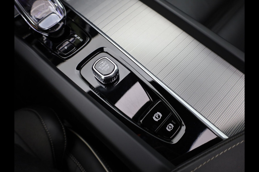 Volvo XC60 2.0 T6 Plug-in hybrid AWD Plus Dark | Panodak | Trekhaak | Elk. A-klep | Apple Carplay / Adroid | Memory Seats | Harman Kardon | Prijs Rijklaar !!