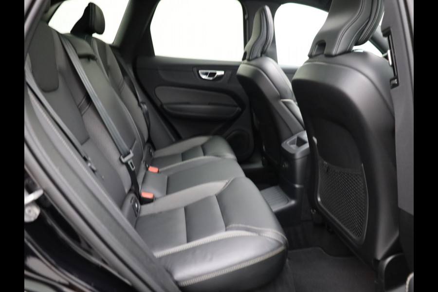 Volvo XC60 2.0 T6 Plug-in hybrid AWD Plus Dark | Panodak | Trekhaak | Elk. A-klep | Apple Carplay / Adroid | Memory Seats | Harman Kardon | Prijs Rijklaar !!