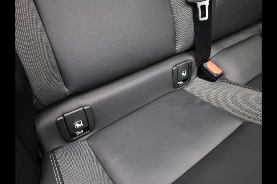 Volvo XC60 2.0 T6 Plug-in hybrid AWD Plus Dark | Panodak | Trekhaak | Elk. A-klep | Apple Carplay / Adroid | Memory Seats | Harman Kardon | Prijs Rijklaar !!