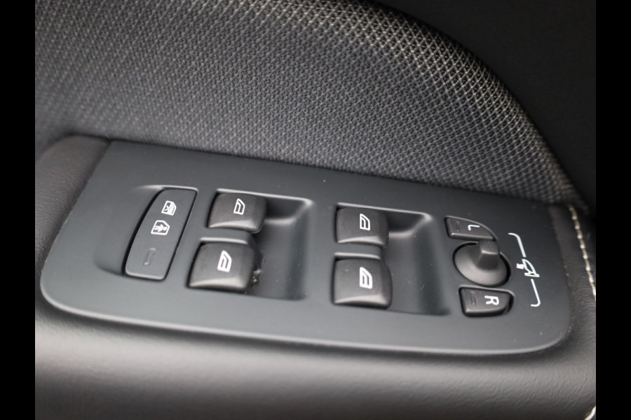 Volvo XC60 2.0 T6 Plug-in hybrid AWD Plus Dark | Panodak | Trekhaak | Elk. A-klep | Apple Carplay / Adroid | Memory Seats | Harman Kardon | Prijs Rijklaar !!
