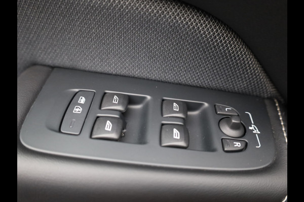Volvo XC60 2.0 T6 Plug-in hybrid AWD Plus Dark | Panodak | Trekhaak | Elk. A-klep | Apple Carplay / Adroid | Memory Seats | Harman Kardon | Prijs Rijklaar !!