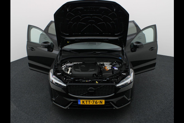 Volvo XC60 2.0 T6 Plug-in hybrid AWD Plus Dark | Panodak | Trekhaak | Elk. A-klep | Apple Carplay / Adroid | Memory Seats | Harman Kardon | Prijs Rijklaar !!