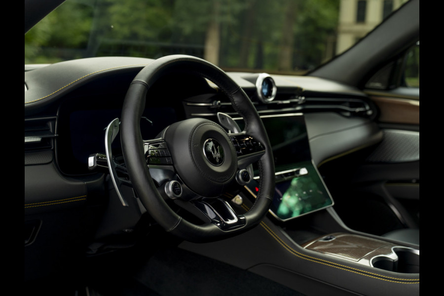 Maserati Grecale Modena 330pk | Luchtvering | Pano-dak | Carbon interieur | Sonus Faber