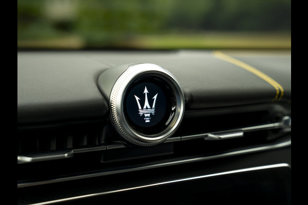 Maserati Grecale Modena 330pk | Luchtvering | Pano-dak | Carbon interieur | Sonus Faber