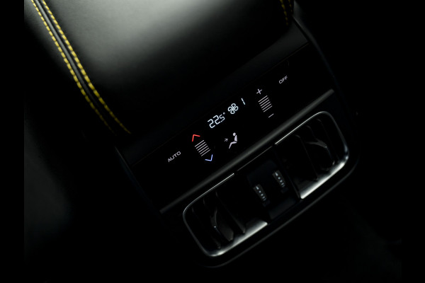 Maserati Grecale Modena 330pk | Luchtvering | Pano-dak | Carbon interieur | Sonus Faber