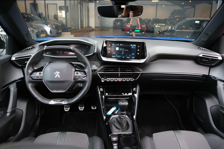 Peugeot 2008 1.2 PureTech GT-Line *PANORAMADAK* 39dkm! Nieuwstaat Apple Carplay & Camera