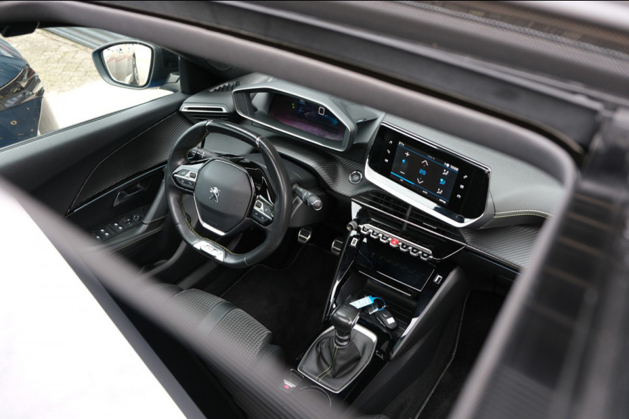 Peugeot 2008 1.2 PureTech GT-Line *PANORAMADAK* 39dkm! Nieuwstaat Apple Carplay & Camera