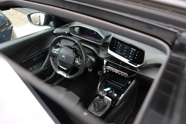 Peugeot 2008 1.2 PureTech GT-Line *PANORAMADAK* 39dkm! Nieuwstaat Apple Carplay & Camera